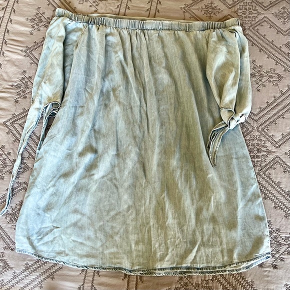 β¨ β¨ βΌοΈ LAST CHANCE! (To be donated) βΌοΈ β¨Mossimo 100% Lyocell Off Shoulder Top - Picture 1 of 10